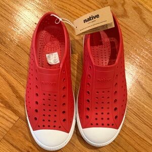 Native Kids Water Shoes - Vibrant Red and White